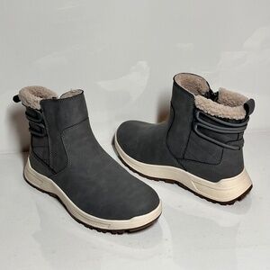 Khombu Sarah Water Repellent Ankle Boots